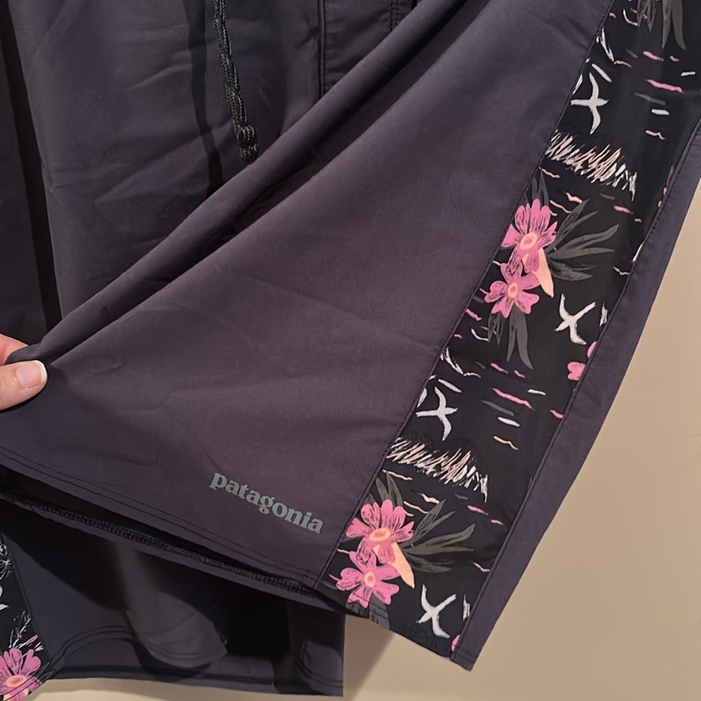 Patagonia Men's Hydropeak SP Boardshorts - 19"
Ink Black w/Faria Multi HZ - Picture 2 of 5